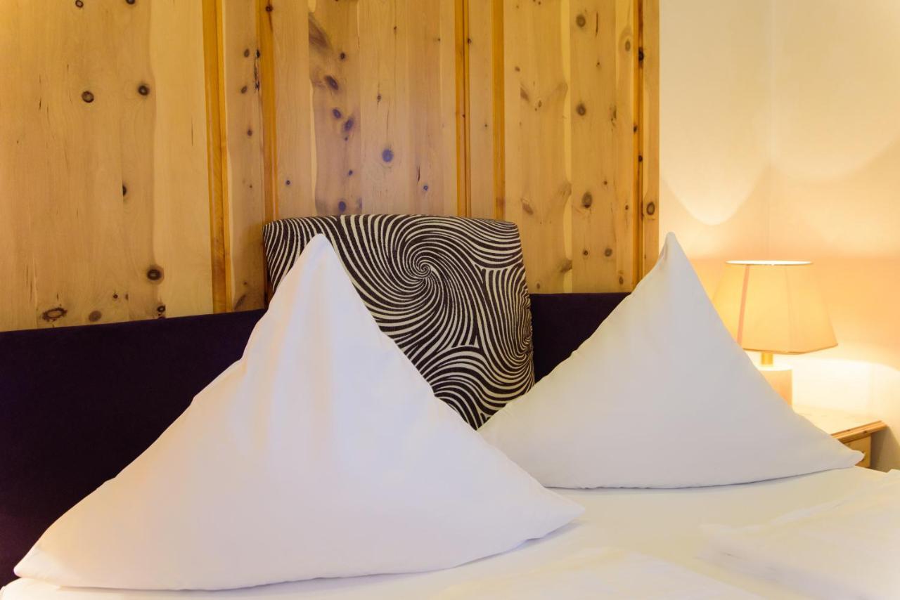 Hotel Bohn メッツィンゲン エクステリア 写真