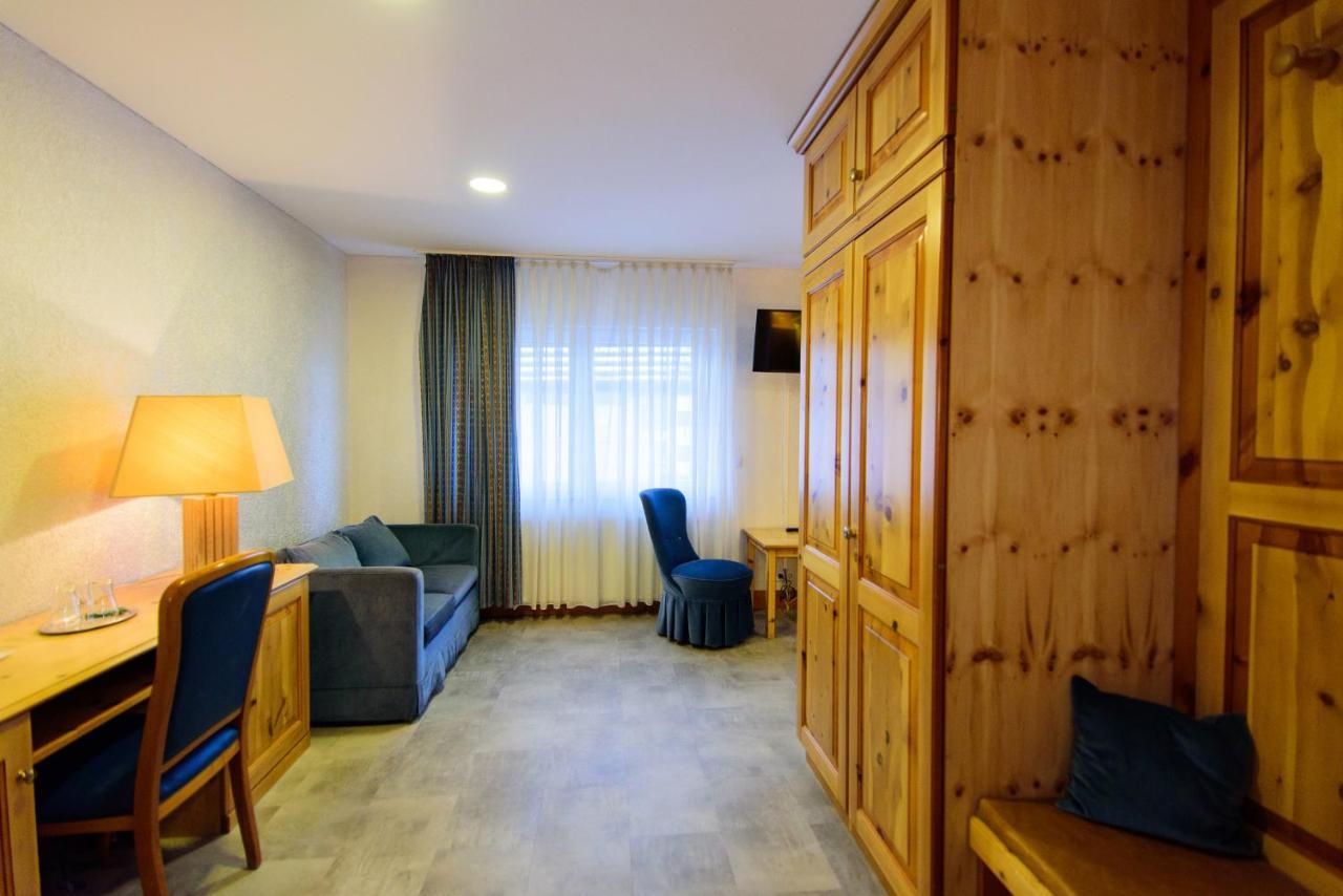 Hotel Bohn メッツィンゲン エクステリア 写真