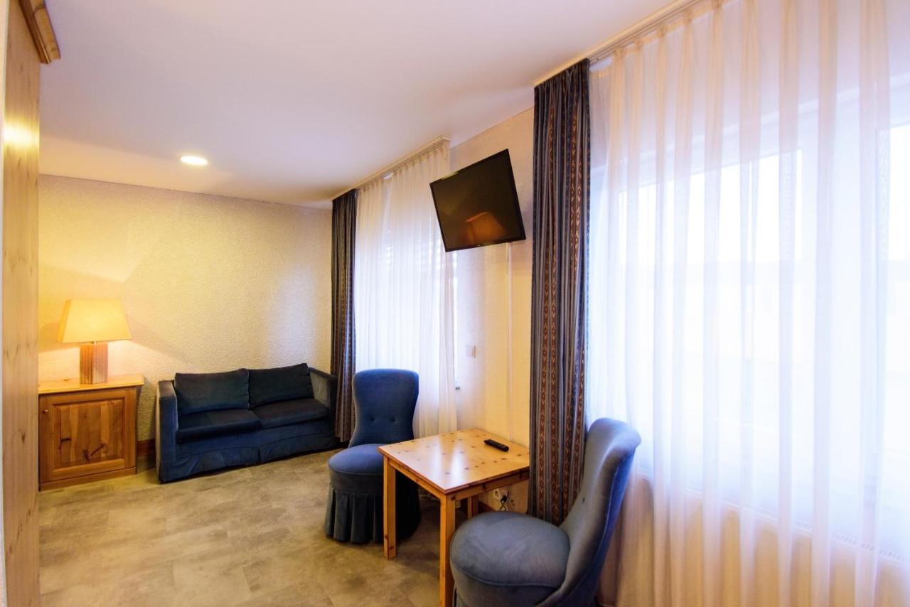 Hotel Bohn メッツィンゲン エクステリア 写真