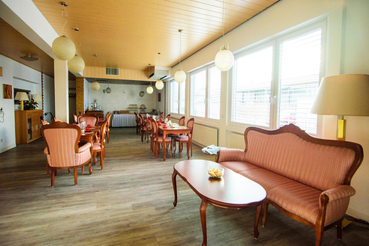 Hotel Bohn メッツィンゲン エクステリア 写真