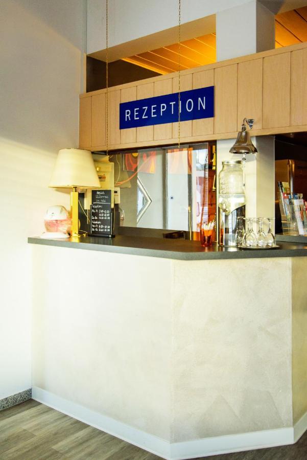 Hotel Bohn メッツィンゲン エクステリア 写真